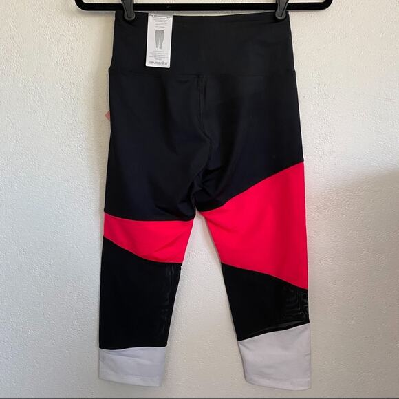 Marika Ava Performance Capri Leggings Size Small - Picture 9 of 9